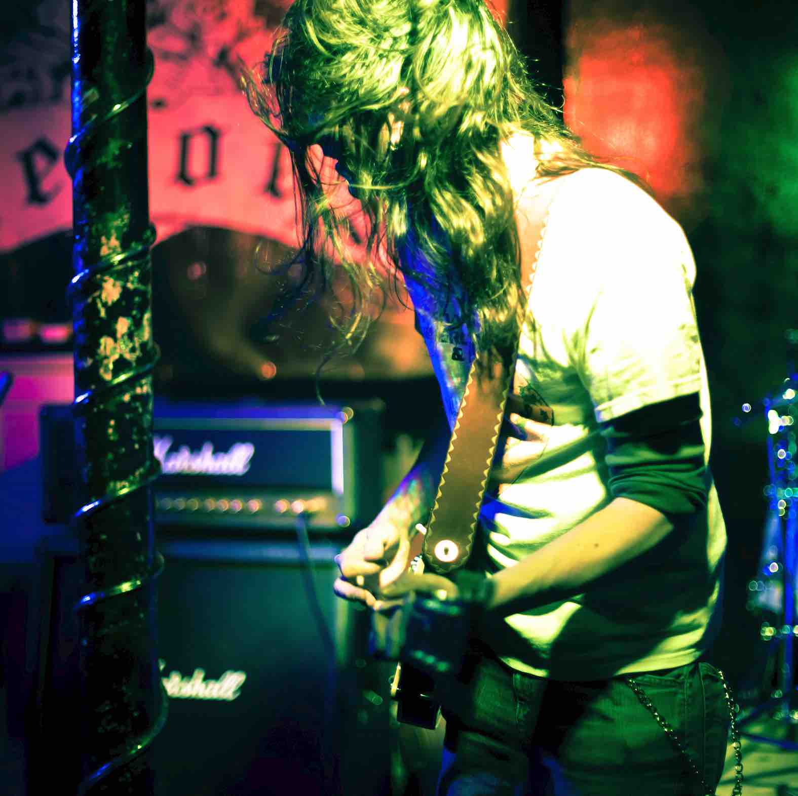 Mister Peculiar – Guitarist, singer, songwriter and composer