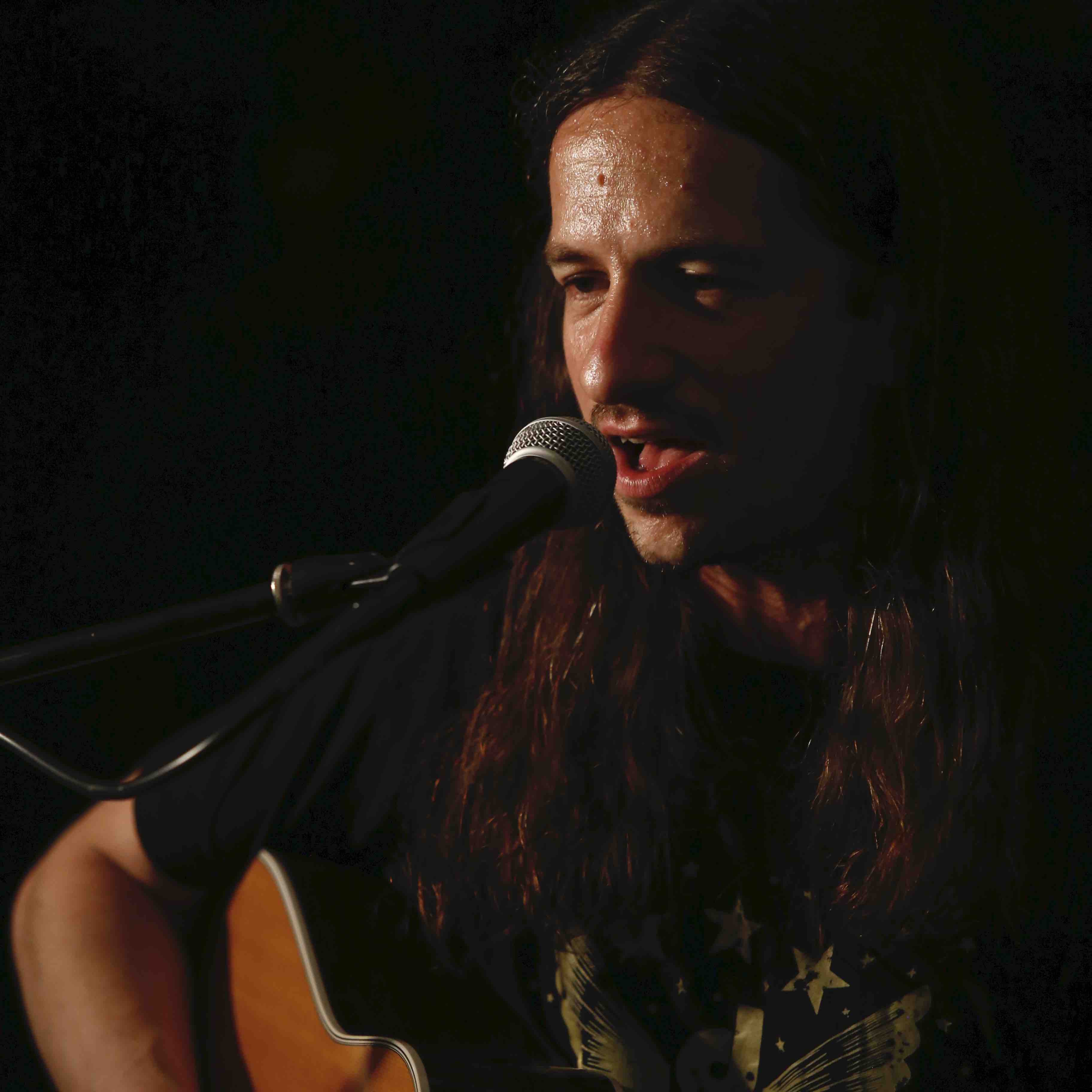 Mister Peculiar – Guitarist, singer, songwriter and composer