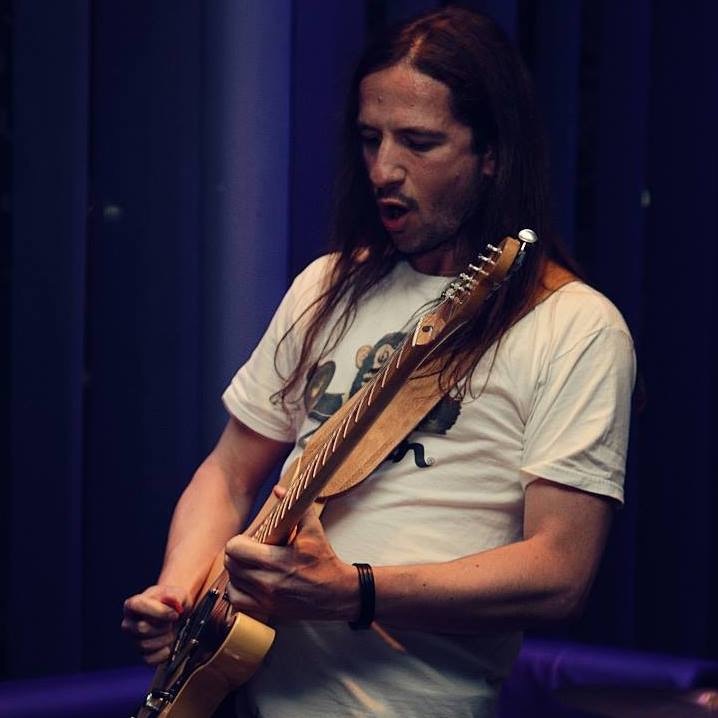 Mister Peculiar – Guitarist, singer, songwriter and composer