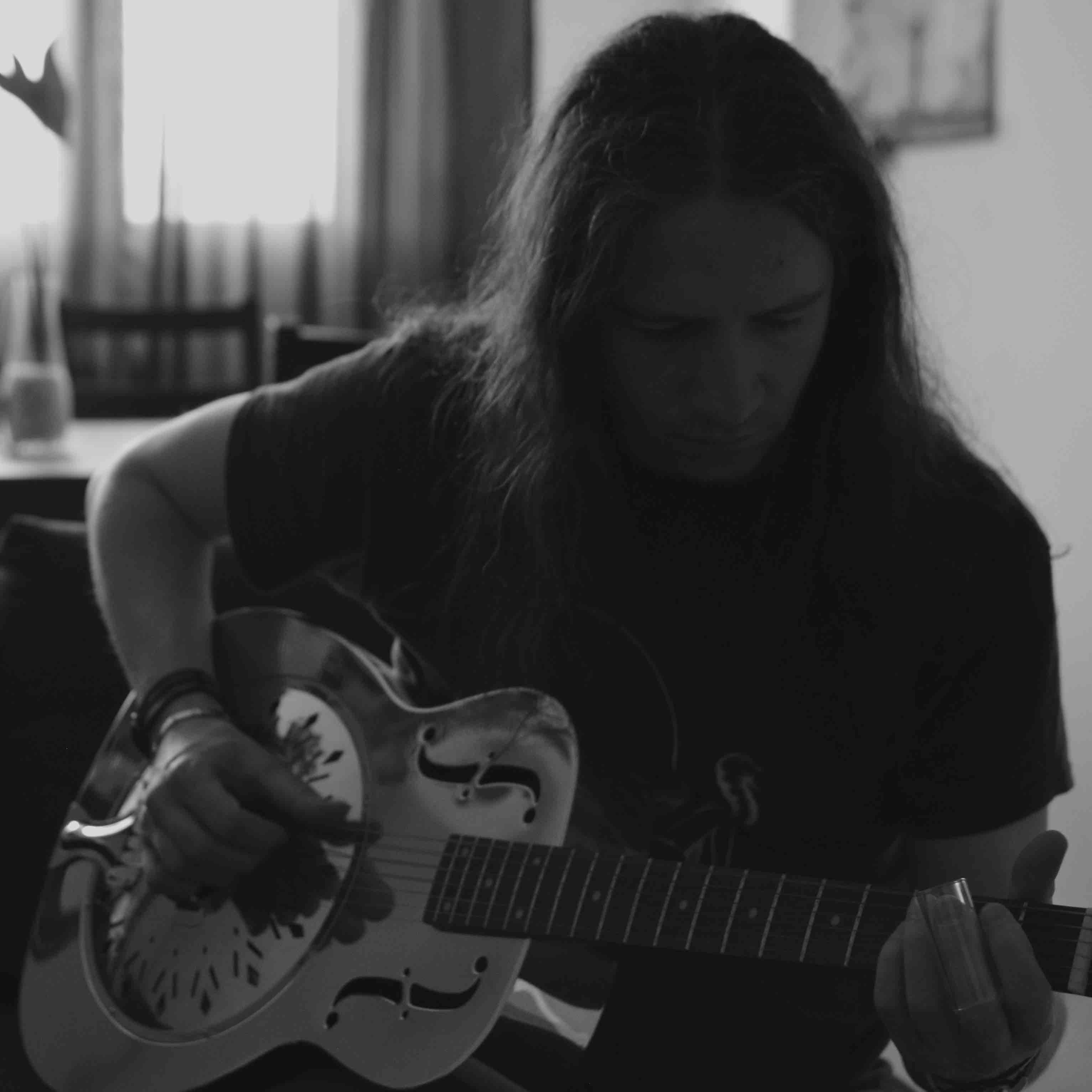 Mister Peculiar – Guitarist, singer, songwriter and composer